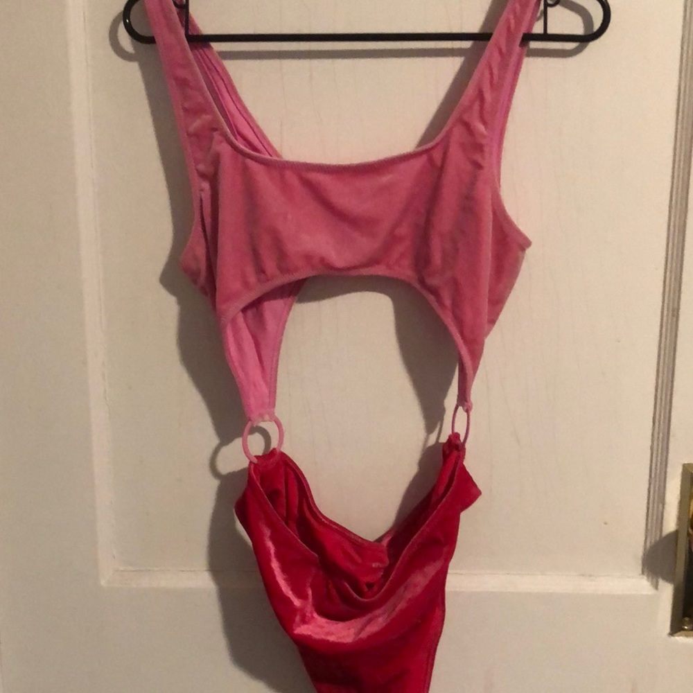 Super cute velvet swimsuit from pacsun! Comfortable and stylish.
